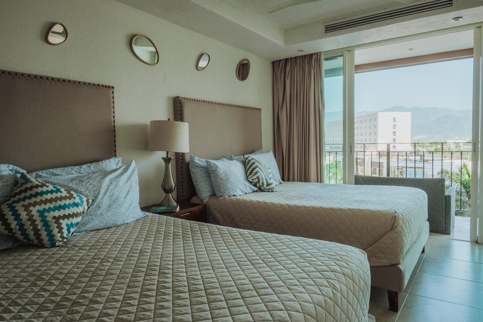 Grand Venetian Beachfront Condos Puerto Vallarta Exterior photo