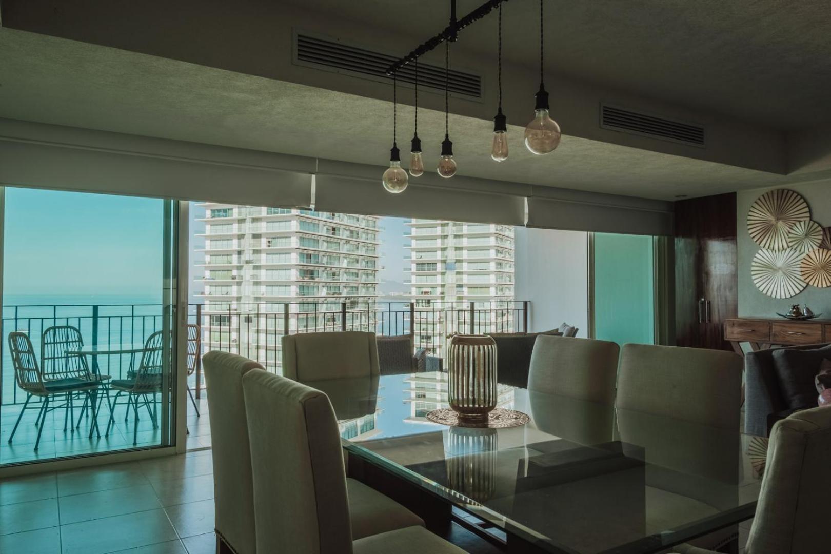 Grand Venetian Beachfront Condos Puerto Vallarta Exterior photo